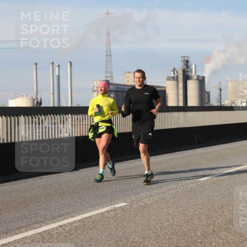 03.10.2025 - Köhlbrandbrückenlauf Lena Gebhardt http://msf.ph/oto/9116113 03.10.2025 10:18:59 Position 2  meine-sportfotos.de