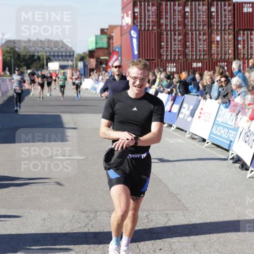 03.10.2025 - Köhlbrandbrückenlauf Jannik Wohlers http://msf.ph/oto/9116117 03.10.2025 13:02:36 Ziel 4024, 4187, 4271, 4380, 4783, 5080, 5726, 5784, 6320, 6321, 6479, 6783 meine-sportfotos.de