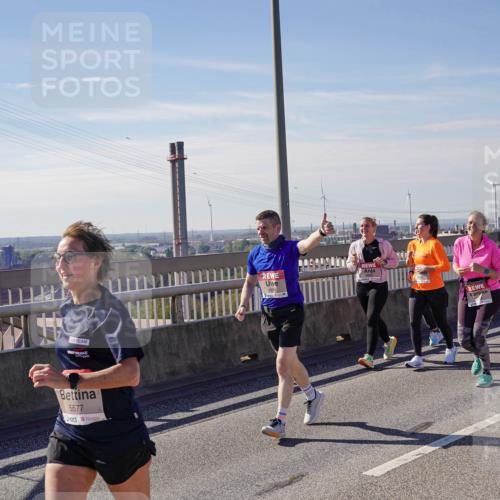 03.10.2025 - Köhlbrandbrückenlauf Michael Burmester http://msf.ph/oto/9116121 03.10.2025 12:57:46 Position 2 5577 meine-sportfotos.de