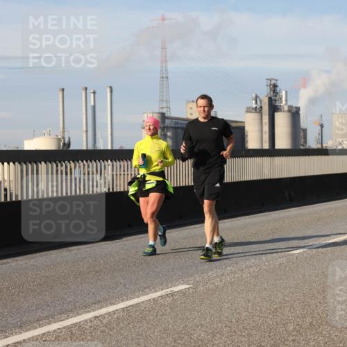 03.10.2025 - Köhlbrandbrückenlauf Lena Gebhardt http://msf.ph/oto/9116123 03.10.2025 10:18:59 Position 2  meine-sportfotos.de
