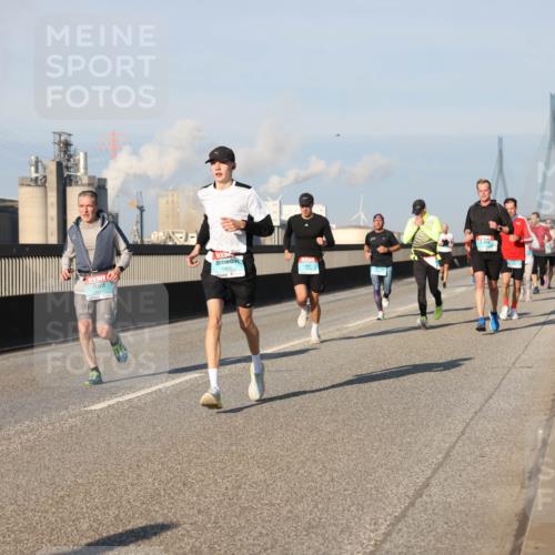 03.10.2025 - Köhlbrandbrückenlauf Lena Gebhardt http://msf.ph/oto/9116126 03.10.2025 09:43:57 Position 2 4, 1617, 1432 meine-sportfotos.de