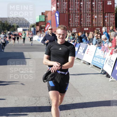 03.10.2025 - Köhlbrandbrückenlauf Jannik Wohlers http://msf.ph/oto/9116127 03.10.2025 13:02:36 Ziel 4024, 4187, 4271, 4380, 4783, 5080, 5726, 5784, 6320, 6321, 6479, 6783 meine-sportfotos.de