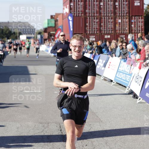 03.10.2025 - Köhlbrandbrückenlauf Jannik Wohlers http://msf.ph/oto/9116132 03.10.2025 13:02:36 Ziel 4024, 4187, 4271, 4380, 4783, 5080, 5726, 5784, 6320, 6321, 6479, 6783 meine-sportfotos.de