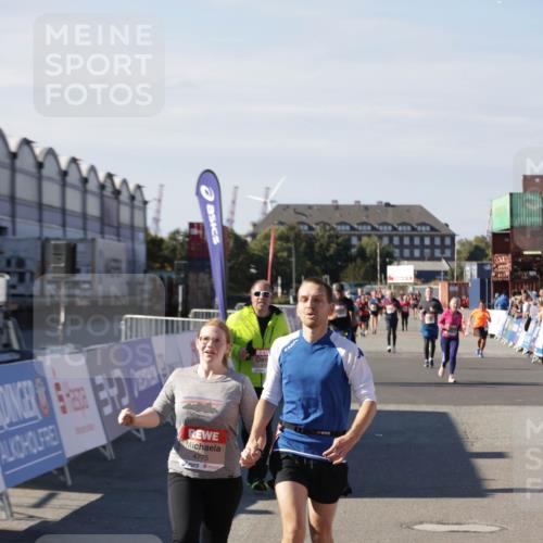 03.10.2025 - Köhlbrandbrückenlauf Jannik Wohlers http://msf.ph/oto/9116135 03.10.2025 13:33:15 Ziel 4755, 4775, 4941, 5783, 6067, 6376 meine-sportfotos.de