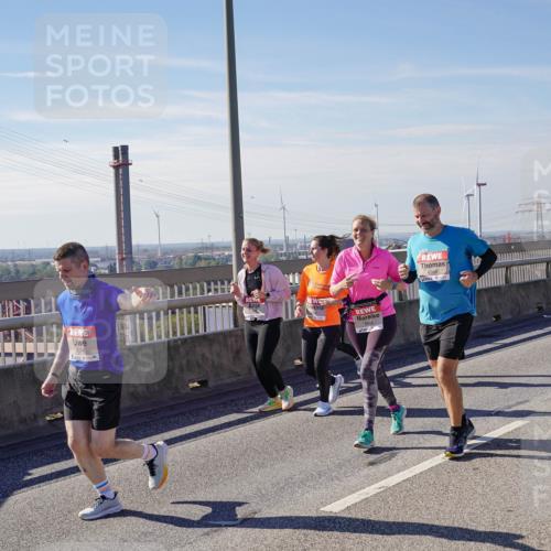 03.10.2025 - Köhlbrandbrückenlauf Michael Burmester http://msf.ph/oto/9116136 03.10.2025 12:57:46 Position 2 4960 meine-sportfotos.de