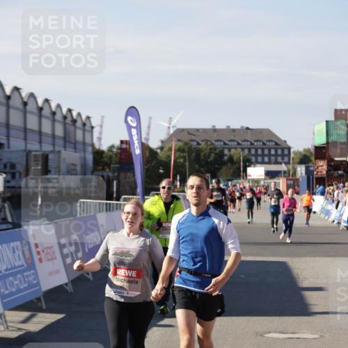 03.10.2025 - Köhlbrandbrückenlauf Jannik Wohlers http://msf.ph/oto/9116140 03.10.2025 13:33:15 Ziel 4755, 4775, 4941, 5783, 6067, 6376 meine-sportfotos.de