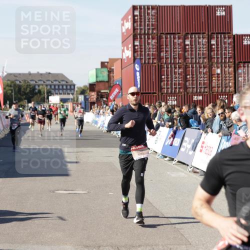 03.10.2025 - Köhlbrandbrückenlauf Jannik Wohlers http://msf.ph/oto/9116143 03.10.2025 13:02:37 Ziel 4024, 4187, 4271, 4380, 4783, 5080, 5726, 5784, 6255, 6320, 6321, 6479, 6783 meine-sportfotos.de
