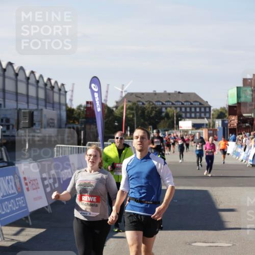 03.10.2025 - Köhlbrandbrückenlauf Jannik Wohlers http://msf.ph/oto/9116146 03.10.2025 13:33:15 Ziel 4755, 4775, 4941, 5783, 6067, 6376 meine-sportfotos.de