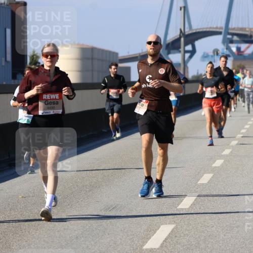 03.10.2025 - Köhlbrandbrückenlauf Strokosch-Dieckow http://msf.ph/oto/9116147 03.10.2025 12:50:30 Position 3 4490 meine-sportfotos.de