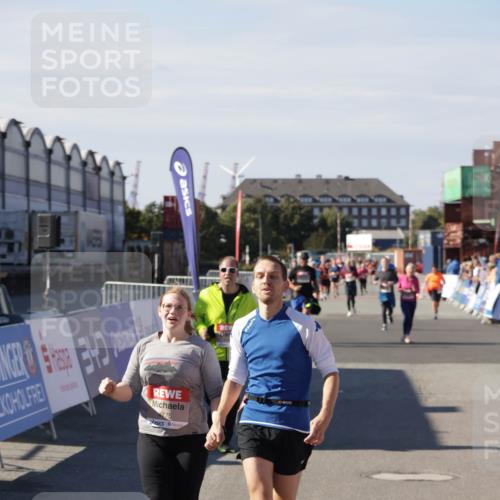 03.10.2025 - Köhlbrandbrückenlauf Jannik Wohlers http://msf.ph/oto/9116152 03.10.2025 13:33:15 Ziel 4755, 4775, 4941, 5783, 6067, 6376 meine-sportfotos.de