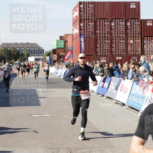 03.10.2025 - Köhlbrandbrückenlauf Jannik Wohlers http://msf.ph/oto/9116153 03.10.2025 13:02:37 Ziel 4024, 4187, 4271, 4380, 4783, 5080, 5726, 5784, 6255, 6320, 6321, 6479, 6783 meine-sportfotos.de