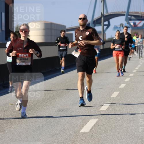 03.10.2025 - Köhlbrandbrückenlauf Strokosch-Dieckow http://msf.ph/oto/9116154 03.10.2025 12:50:30 Position 3 4490 meine-sportfotos.de