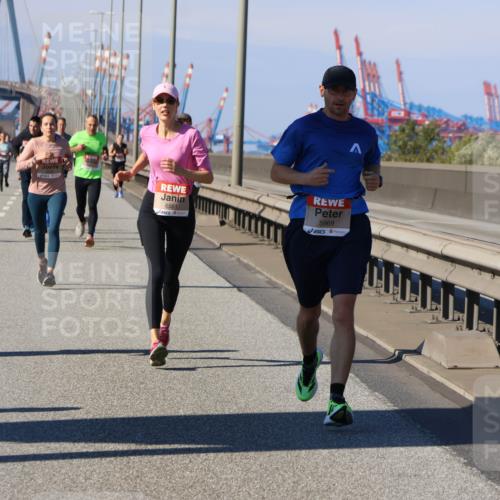 03.10.2025 - Köhlbrandbrückenlauf Strokosch-Dieckow http://msf.ph/oto/9116158 03.10.2025 12:50:32 Position 3 6561, 5969 meine-sportfotos.de
