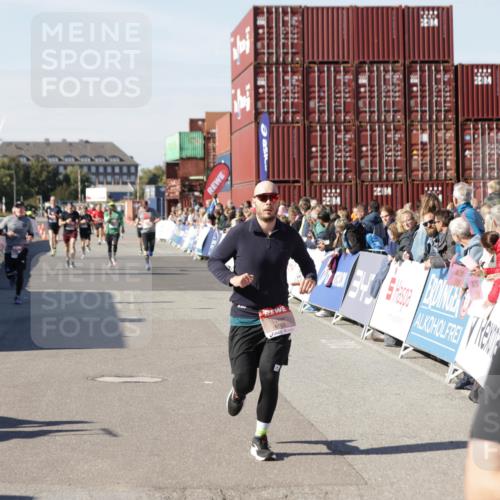 03.10.2025 - Köhlbrandbrückenlauf Jannik Wohlers http://msf.ph/oto/9116159 03.10.2025 13:02:37 Ziel 4024, 4187, 4271, 4380, 4783, 5080, 5726, 5784, 6255, 6320, 6321, 6479, 6783 meine-sportfotos.de
