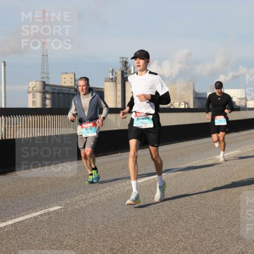 03.10.2025 - Köhlbrandbrückenlauf Lena Gebhardt http://msf.ph/oto/9116160 03.10.2025 09:43:58 Position 2 1432, 1617 meine-sportfotos.de