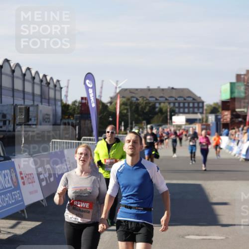 03.10.2025 - Köhlbrandbrückenlauf Jannik Wohlers http://msf.ph/oto/9116161 03.10.2025 13:33:15 Ziel 4755, 4775, 4941, 5783, 6067, 6376 meine-sportfotos.de