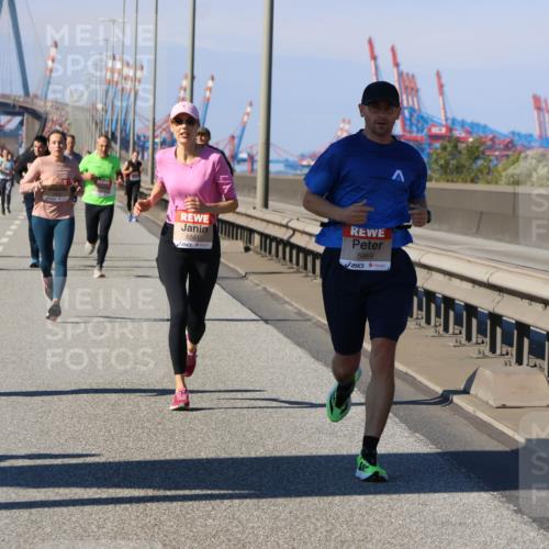 03.10.2025 - Köhlbrandbrückenlauf Strokosch-Dieckow http://msf.ph/oto/9116162 03.10.2025 12:50:32 Position 3 6561, 5969 meine-sportfotos.de