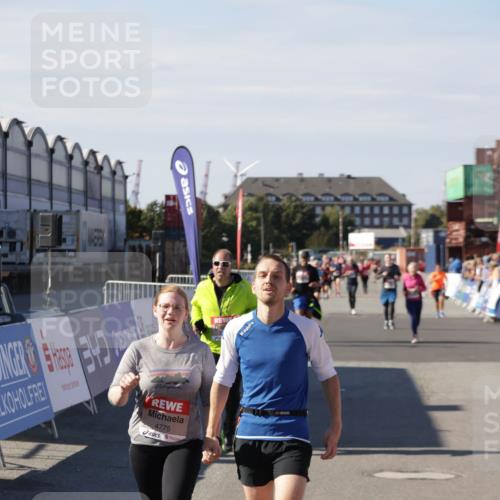 03.10.2025 - Köhlbrandbrückenlauf Jannik Wohlers http://msf.ph/oto/9116167 03.10.2025 13:33:15 Ziel 4755, 4775, 4941, 5783, 6067, 6376 meine-sportfotos.de