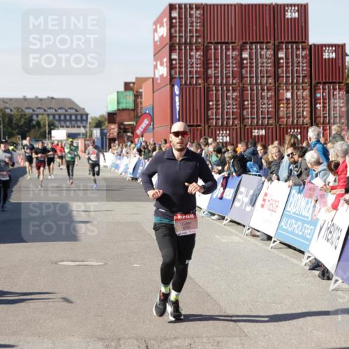 03.10.2025 - Köhlbrandbrückenlauf Jannik Wohlers http://msf.ph/oto/9116169 03.10.2025 13:02:37 Ziel 4024, 4187, 4271, 4380, 4783, 5080, 5726, 5784, 6255, 6320, 6321, 6479, 6783 meine-sportfotos.de
