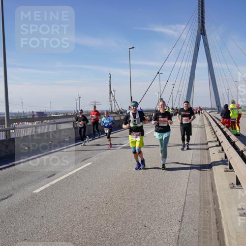 03.10.2025 - Köhlbrandbrückenlauf Michael Burmester http://msf.ph/oto/9116172 03.10.2025 12:57:49 Position 2  meine-sportfotos.de