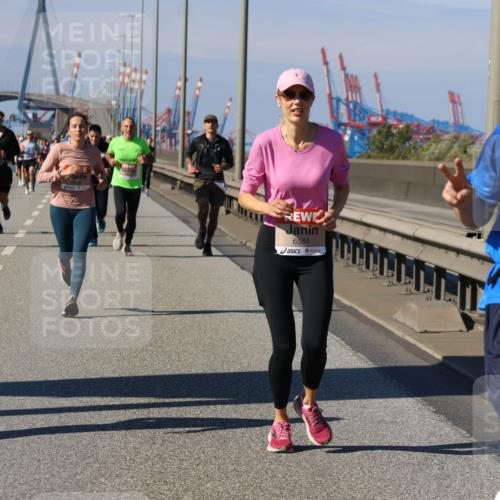 03.10.2025 - Köhlbrandbrückenlauf Strokosch-Dieckow http://msf.ph/oto/9116175 03.10.2025 12:50:35 Position 3 6561, 5969 meine-sportfotos.de