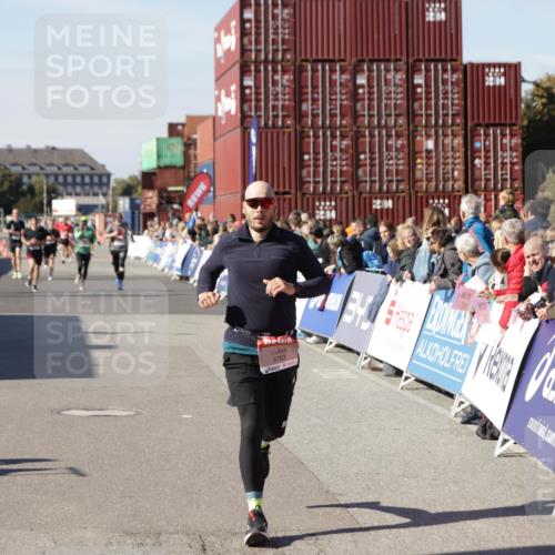 03.10.2025 - Köhlbrandbrückenlauf Jannik Wohlers http://msf.ph/oto/9116184 03.10.2025 13:02:37 Ziel 4024, 4187, 4271, 4380, 4783, 5080, 5726, 5784, 6255, 6320, 6321, 6479, 6783 meine-sportfotos.de