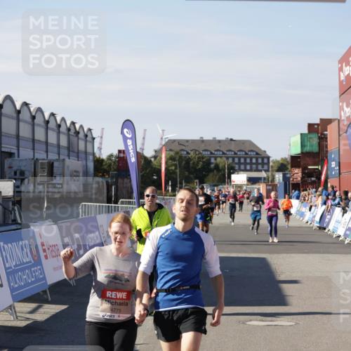 03.10.2025 - Köhlbrandbrückenlauf Jannik Wohlers http://msf.ph/oto/9116185 03.10.2025 13:33:15 Ziel 4755, 4775, 4941, 5783, 6067, 6376 meine-sportfotos.de