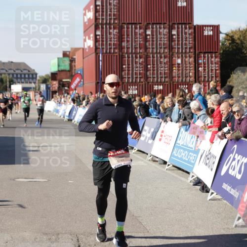 03.10.2025 - Köhlbrandbrückenlauf Jannik Wohlers http://msf.ph/oto/9116198 03.10.2025 13:02:37 Ziel 4024, 4187, 4271, 4380, 4783, 5080, 5726, 5784, 6255, 6320, 6321, 6479, 6783 meine-sportfotos.de