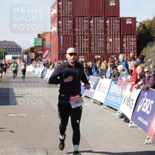 03.10.2025 - Köhlbrandbrückenlauf Jannik Wohlers http://msf.ph/oto/9116205 03.10.2025 13:02:37 Ziel 4024, 4187, 4271, 4380, 4783, 5080, 5726, 5784, 6255, 6320, 6321, 6479, 6783 meine-sportfotos.de