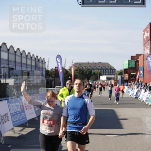 03.10.2025 - Köhlbrandbrückenlauf Jannik Wohlers http://msf.ph/oto/9116207 03.10.2025 13:33:15 Ziel 4755, 4775, 4941, 5783, 6067, 6376 meine-sportfotos.de