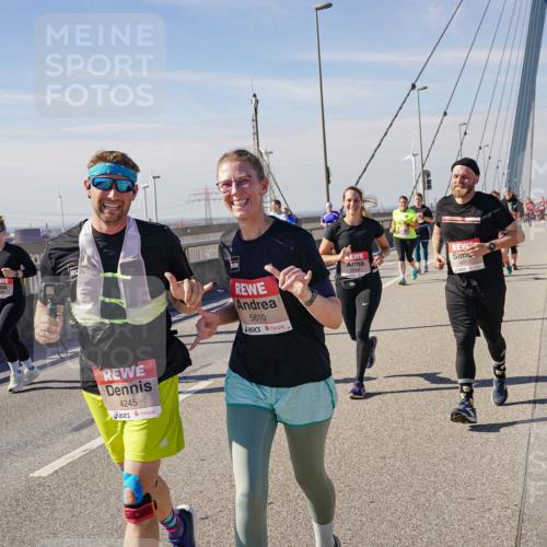 03.10.2025 - Köhlbrandbrückenlauf Michael Burmester http://msf.ph/oto/9116209 03.10.2025 12:57:50 Position 2 4245, 5610, 6051 meine-sportfotos.de