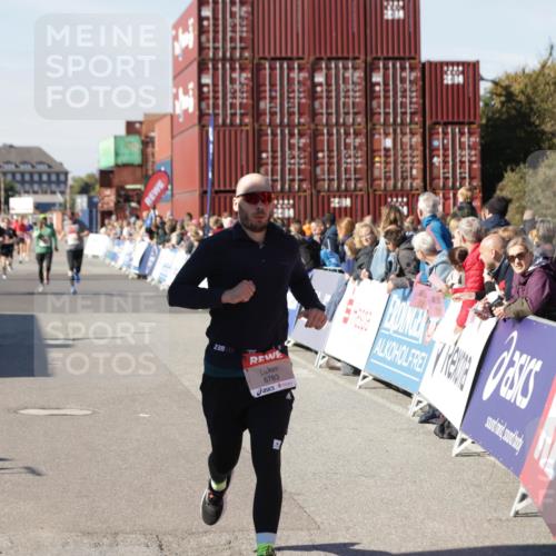 03.10.2025 - Köhlbrandbrückenlauf Jannik Wohlers http://msf.ph/oto/9116210 03.10.2025 13:02:37 Ziel 4024, 4187, 4271, 4380, 4783, 5080, 5726, 5784, 6255, 6320, 6321, 6479, 6783 meine-sportfotos.de