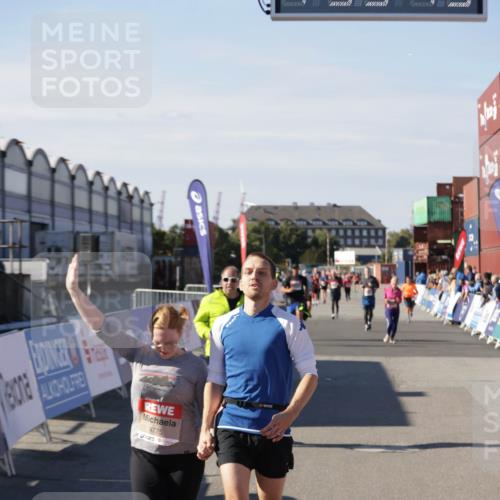 03.10.2025 - Köhlbrandbrückenlauf Jannik Wohlers http://msf.ph/oto/9116212 03.10.2025 13:33:15 Ziel 4755, 4775, 4941, 5783, 6067, 6376 meine-sportfotos.de