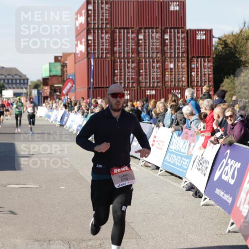 03.10.2025 - Köhlbrandbrückenlauf Jannik Wohlers http://msf.ph/oto/9116215 03.10.2025 13:02:38 Ziel 4024, 4187, 4380, 4579, 5080, 5726, 5784, 6255, 6320, 6321, 6479, 6783 meine-sportfotos.de