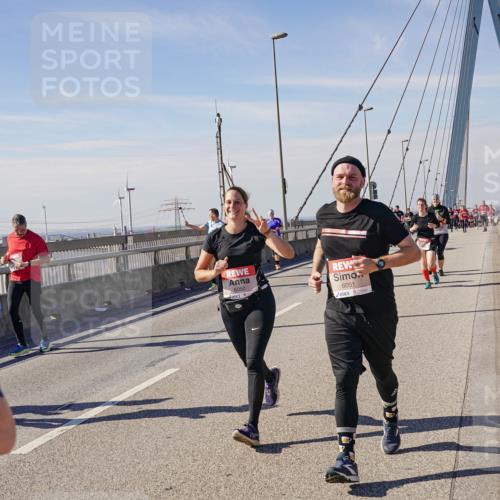03.10.2025 - Köhlbrandbrückenlauf Michael Burmester http://msf.ph/oto/9116216 03.10.2025 12:57:51 Position 2 6050, 6051 meine-sportfotos.de