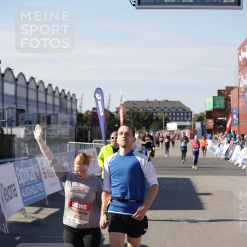 03.10.2025 - Köhlbrandbrückenlauf Jannik Wohlers http://msf.ph/oto/9116217 03.10.2025 13:33:15 Ziel 4755, 4775, 4941, 5783, 6067, 6376 meine-sportfotos.de