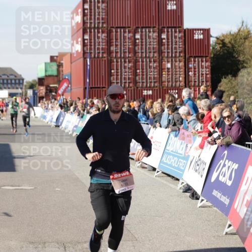 03.10.2025 - Köhlbrandbrückenlauf Jannik Wohlers http://msf.ph/oto/9116220 03.10.2025 13:02:38 Ziel 4024, 4187, 4380, 4579, 5080, 5726, 5784, 6255, 6320, 6321, 6479, 6783 meine-sportfotos.de