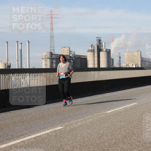 03.10.2025 - Köhlbrandbrückenlauf Lena Gebhardt http://msf.ph/oto/9116224 03.10.2025 10:19:46 Position 2  meine-sportfotos.de