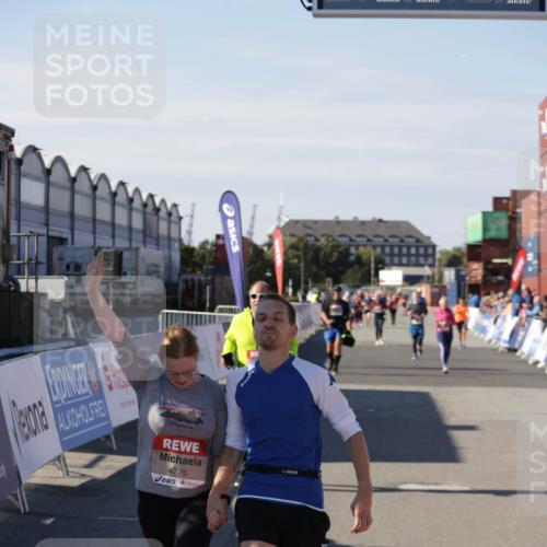 03.10.2025 - Köhlbrandbrückenlauf Jannik Wohlers http://msf.ph/oto/9116226 03.10.2025 13:33:16 Ziel 4755, 4775, 5783, 6376 meine-sportfotos.de