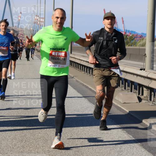 03.10.2025 - Köhlbrandbrückenlauf Strokosch-Dieckow http://msf.ph/oto/9116227 03.10.2025 12:50:40 Position 3 449, 4454, 450 meine-sportfotos.de