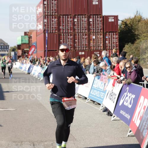03.10.2025 - Köhlbrandbrückenlauf Jannik Wohlers http://msf.ph/oto/9116229 03.10.2025 13:02:38 Ziel 4024, 4187, 4380, 4579, 5080, 5726, 5784, 6255, 6320, 6321, 6479, 6783 meine-sportfotos.de
