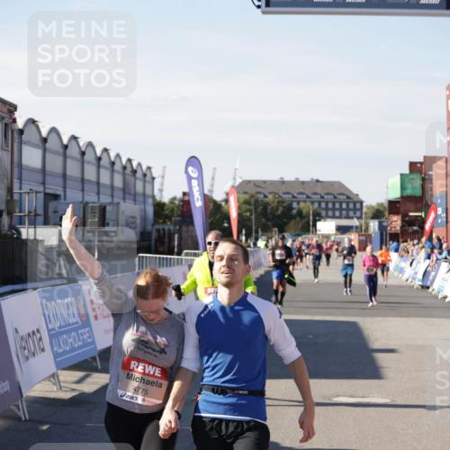 03.10.2025 - Köhlbrandbrückenlauf Jannik Wohlers http://msf.ph/oto/9116238 03.10.2025 13:33:16 Ziel 4755, 4775, 5783, 6376 meine-sportfotos.de