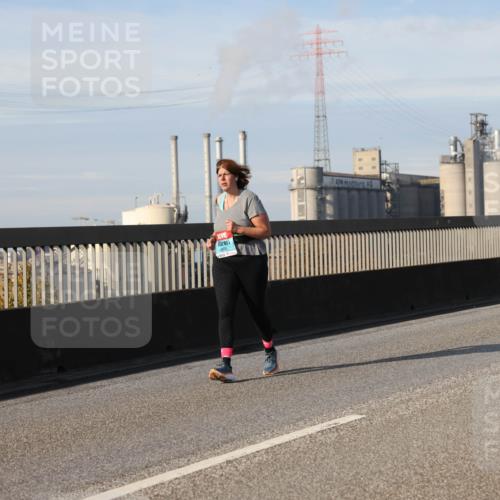03.10.2025 - Köhlbrandbrückenlauf Lena Gebhardt http://msf.ph/oto/9116241 03.10.2025 10:19:47 Position 2  meine-sportfotos.de