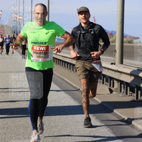 03.10.2025 - Köhlbrandbrückenlauf Strokosch-Dieckow http://msf.ph/oto/9116242 03.10.2025 12:50:40 Position 3 4449, 4454 meine-sportfotos.de