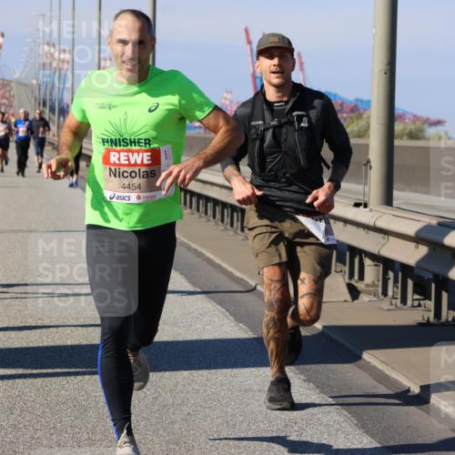 03.10.2025 - Köhlbrandbrückenlauf Strokosch-Dieckow http://msf.ph/oto/9116246 03.10.2025 12:50:40 Position 3 4449, 4454 meine-sportfotos.de
