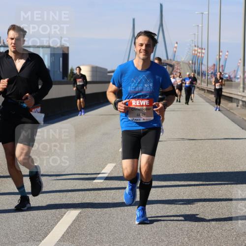 03.10.2025 - Köhlbrandbrückenlauf Strokosch-Dieckow http://msf.ph/oto/9116249 03.10.2025 12:50:43 Position 3 4449 meine-sportfotos.de