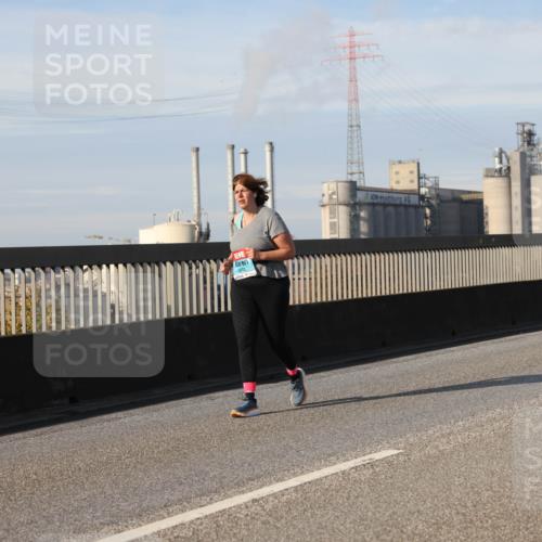 03.10.2025 - Köhlbrandbrückenlauf Lena Gebhardt http://msf.ph/oto/9116250 03.10.2025 10:19:47 Position 2  meine-sportfotos.de
