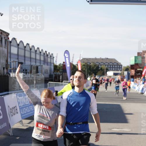 03.10.2025 - Köhlbrandbrückenlauf Jannik Wohlers http://msf.ph/oto/9116253 03.10.2025 13:33:16 Ziel 4755, 4775, 5783, 6376 meine-sportfotos.de