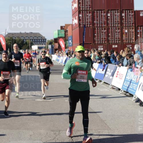 03.10.2025 - Köhlbrandbrückenlauf Jannik Wohlers http://msf.ph/oto/9116256 03.10.2025 13:02:45 Ziel 4116, 4579, 5245, 5726, 5793, 5810, 6175, 6255, 6321, 6447, 6479, 6739, 6783 meine-sportfotos.de