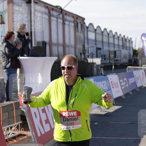 03.10.2025 - Köhlbrandbrückenlauf Jannik Wohlers http://msf.ph/oto/9116262 03.10.2025 13:33:19 Ziel 4755, 4775, 5413, 5783 meine-sportfotos.de